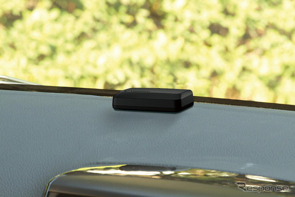 アンテナはレーダー波、レーザー光、GPSのトリプル受信アンテナ（YK-3200）