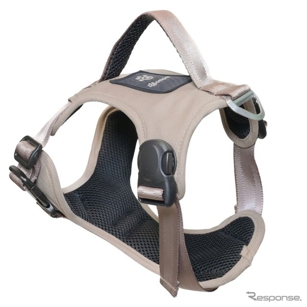 コンビのペットブランド「コムペット」のシートベルトを通すだけの「カーリンク ハーネス」