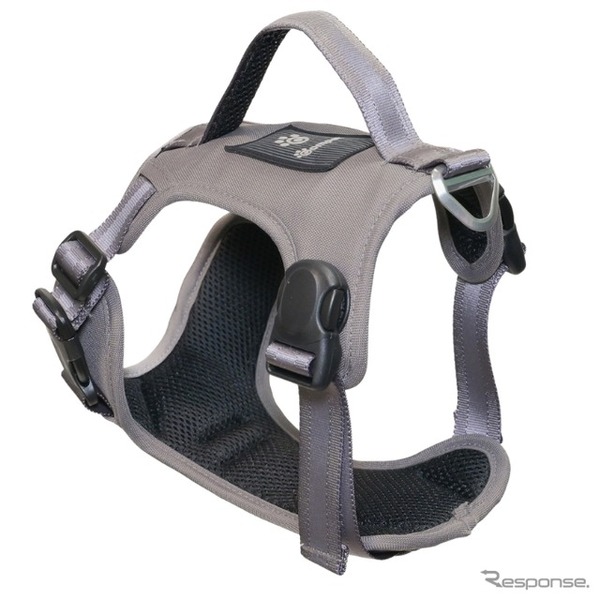 コンビのペットブランド「コムペット」のシートベルトを通すだけの「カーリンク ハーネス」