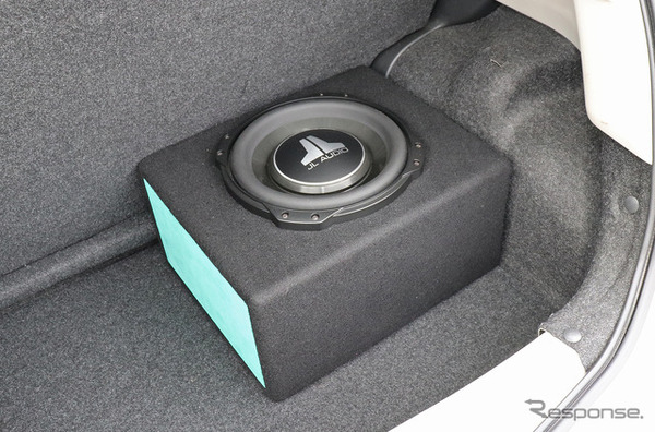 「市販メインユニット」を核にシステムが組まれたオーディオカーの一例（製作ショップ:パラダ＜福井県＞）。