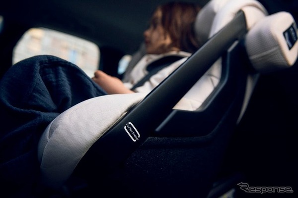 新生児～7歳までの後ろ向き乗車を可能にしたAXKID One＋３