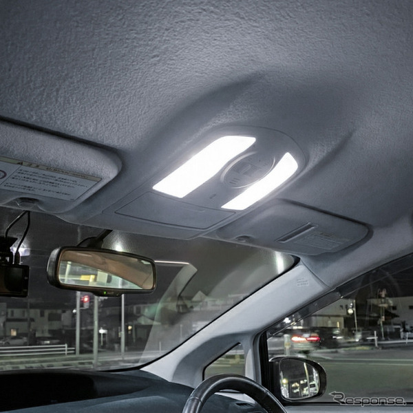 クラフトワークスの『プリウス』30系専用LEDルームランプ