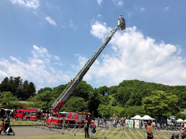 消防はしご車搭乗体験