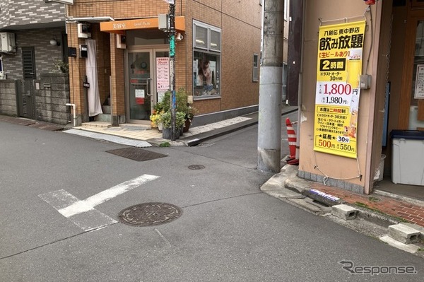 画面左奥～右手前が中野区道、特別区道24-940・東中野ギンザ通り