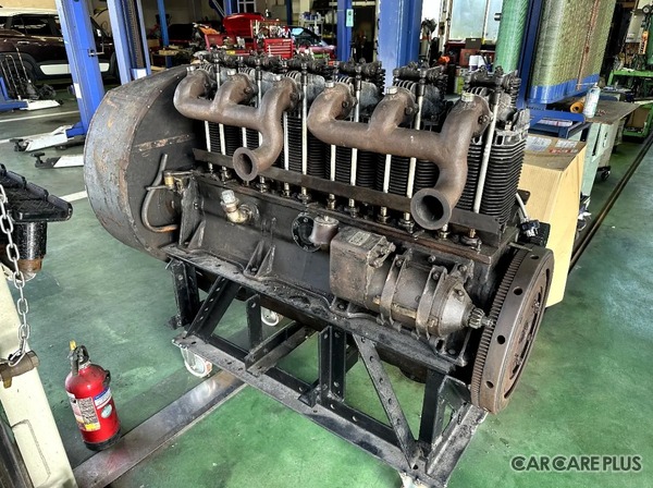 九州大学内燃機関研究室の教材だった、神戸製鋼製の空冷直列6気筒ディーゼルエンジン。状態から判断して「九五式軽戦車」に搭載されることなく、戦前、戦中の旧帝大時代に教材として寄贈されたと思われる貴重なエンジン