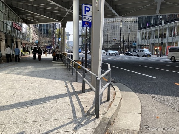 東京・西銀座の二重になっているガードレール