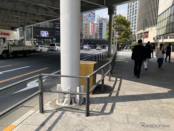 東京・西銀座の二重になっているガードレール