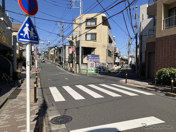 ガードレールが変！ 東京都練馬区小竹1丁目