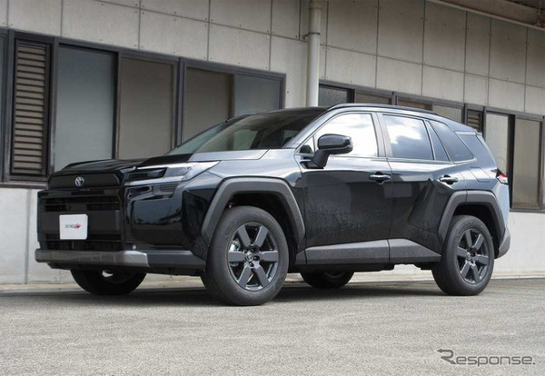 タナベ デバイドUP40　RAV4装着例（推奨時車高　フロント：25mmアップ / リア：30mmアップ）