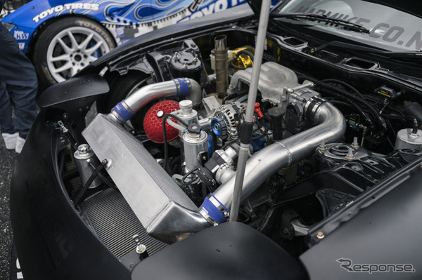 FD3S型RX-7、HKSコラボの『BATRUP』