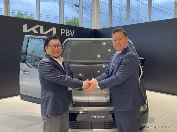 トイファクトリー 代表取締役社長 藤井昭文氏（左）とKia PBVジャパン 代表取締役社長 田島靖也氏（右）