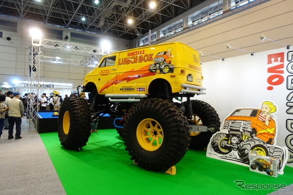 タミヤのランチボックス。これは実車。いかに大きいかわかる