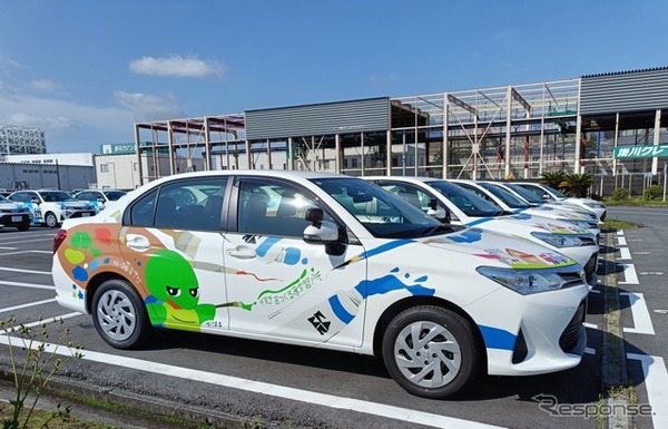 掛川自動車学校のラッピング教習車