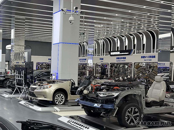 国内初！　中国NEV教育のトップ校が実車で教える「三電」整備の全貌