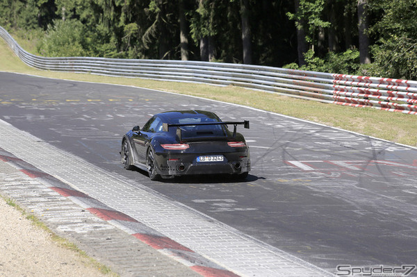 ポルシェ　911 GT2 RS