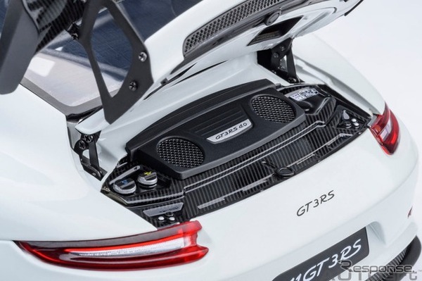 「AUTOart」の1/18スケールのダイキャストモデル、ポルシェ『911』（991.2）の「GT3 RS ヴァイザッハ・パッケージ