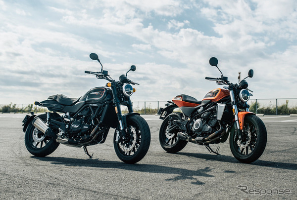 ハーレーダビッドソン X350（右）とX500（左）