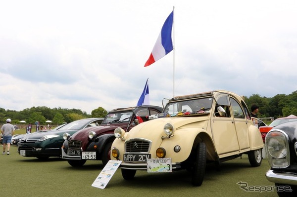 シトロエン2CV2台とC6