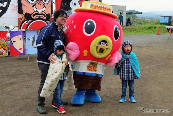 熱気球グランプリ2015、佐久バルーンフェスティバルで撮影した佐久のゆるキャラ、佐久の鯉太郎。