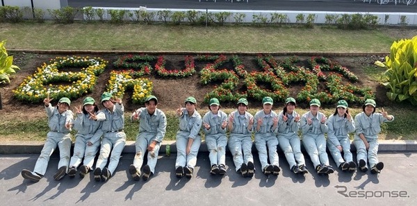 三重県立四日市農芸高等学校 施設園芸コースの3年生12名