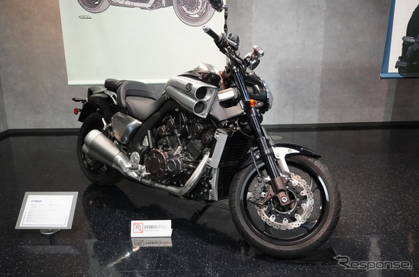 浦野周平氏の作品のモチーフとなったヤマハ VMAX