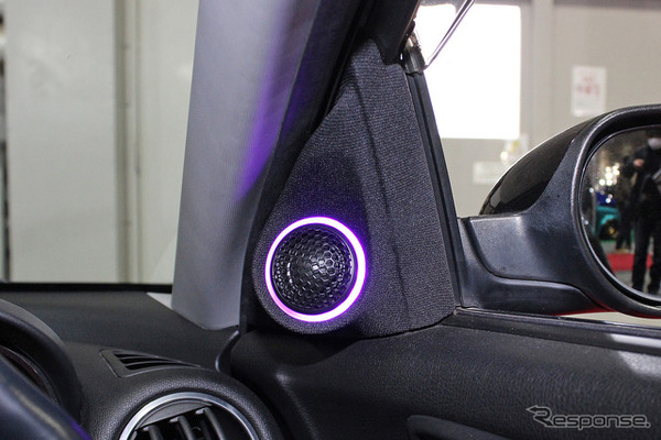 「ドアスピーカー」の「アウター化」が実行されたオーディオカーの一例（製作ショップ:ワープス＜広島県＞）。