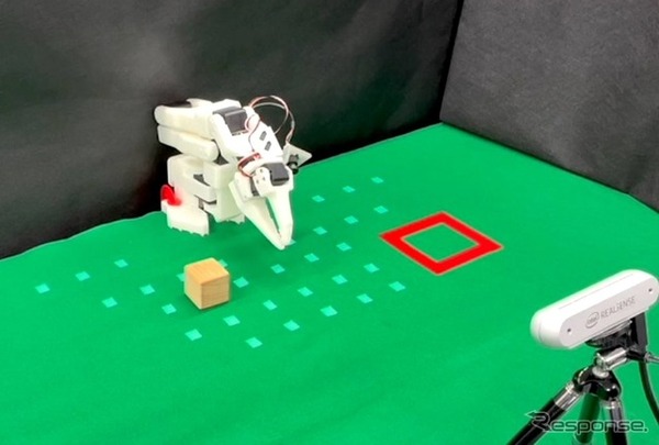 リョーサン菱洋：フィジカルAI導入の第一歩を支援！ 卓上ロボット