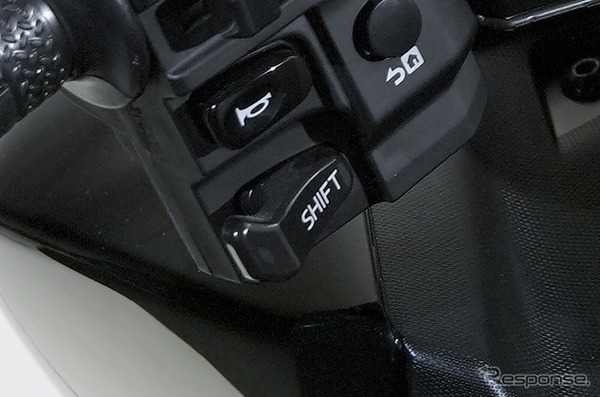 ヤマハ AEROX 155 ABSのSHIFTボタン