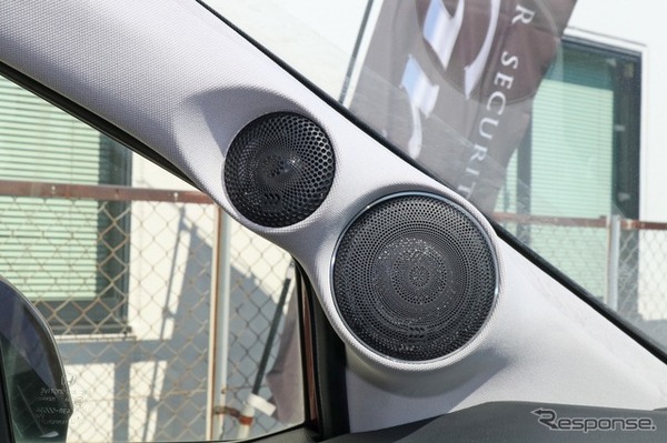 フロントスピーカーに選んだのはモレルのイレイトカーボンPRO 63A。ツイーター／ミッドレンジはAピラーを加工して納める。