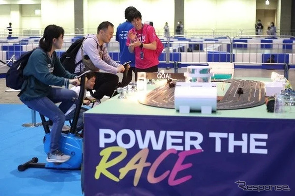 ペダル発電を使ったレース体験