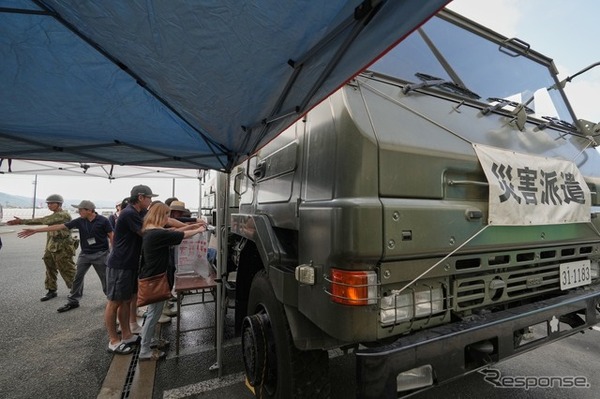 自衛隊の給水車（熊本県氷川町、7月30日）