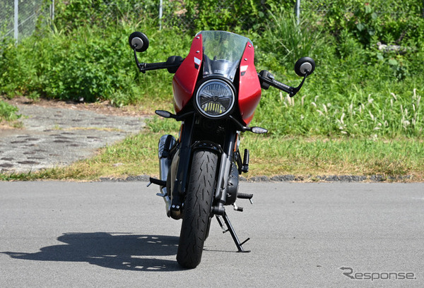 トライアンフ Thruxton 400（スラクストン400）