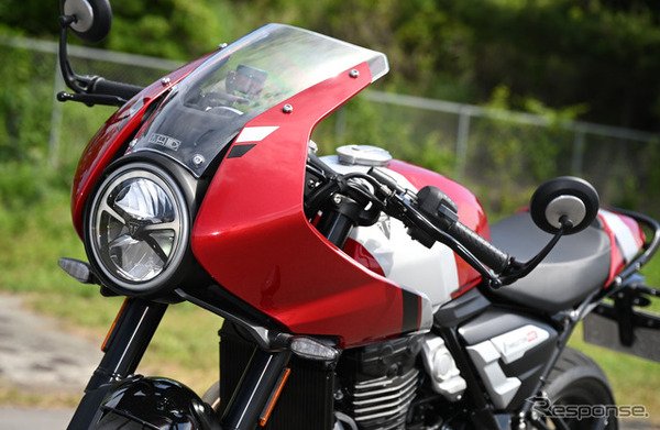 トライアンフ Thruxton 400（スラクストン400）
