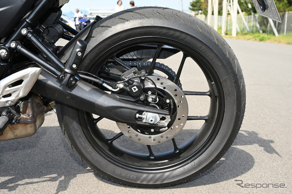 トライアンフ Thruxton 400（スラクストン400）