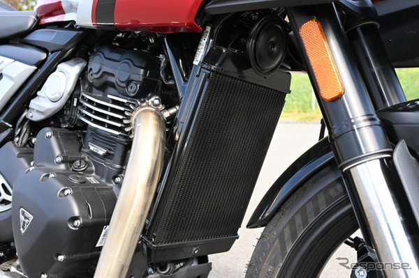 トライアンフ Thruxton 400（スラクストン400）