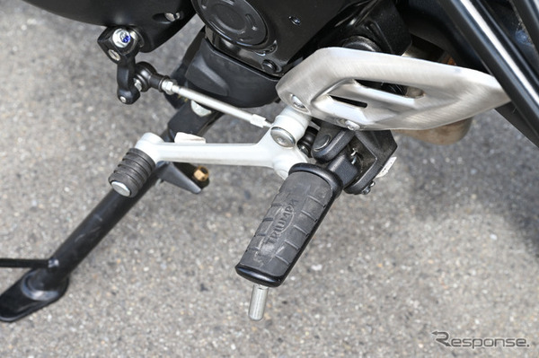 トライアンフ Thruxton 400（スラクストン400）