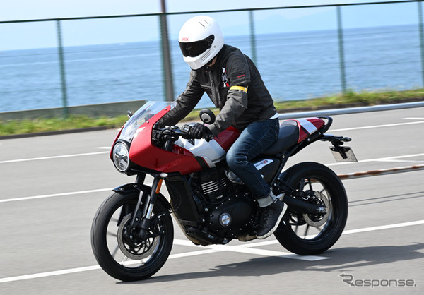 トライアンフ Thruxton 400（スラクストン400）
