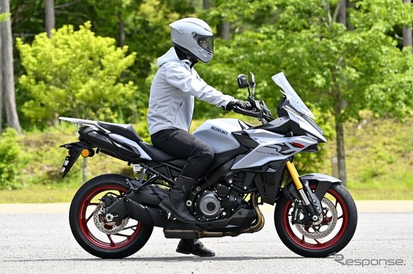 スズキ GSX-S1000GXのライディングポジション
