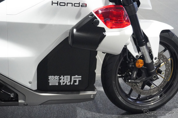 警視庁が展示した白バイ仕様のホンダ WN7