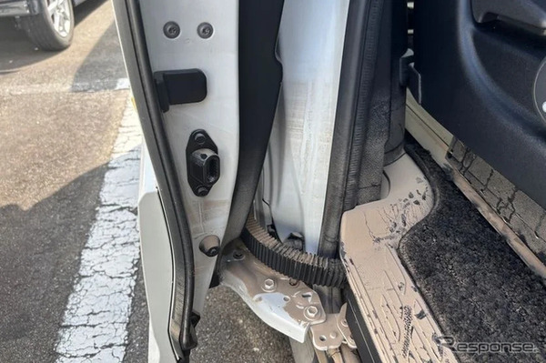 車内まで浸水被害を受けた車両