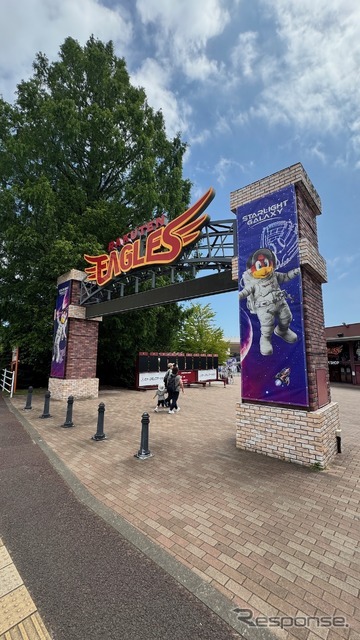 「楽天イーグルス」のゲート。今回のEV試乗会は、楽天モバイル最強パーク宮城を舞台に開催された
