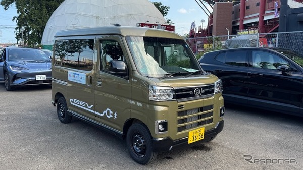 ダイハツ e-アトレー。4ナンバーながら乗用車ライクな内装も特徴。東北では4WDモデルへの期待も大きいという