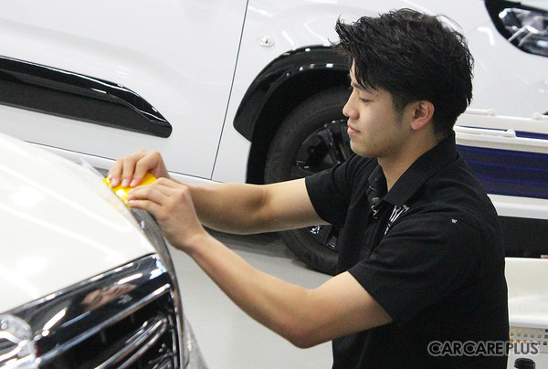 八光自動車BTCで、ボディコーティングやPPF施工を担当している久野氏