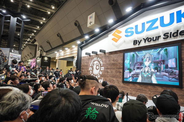 写真は東京モーターサイクルショー2026のスズキブース