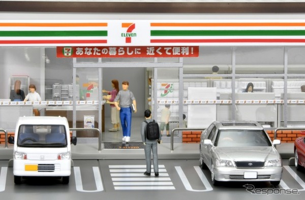 別売りのミニカーやフィギュアと合わせてよりリアルに　(C) TOMY