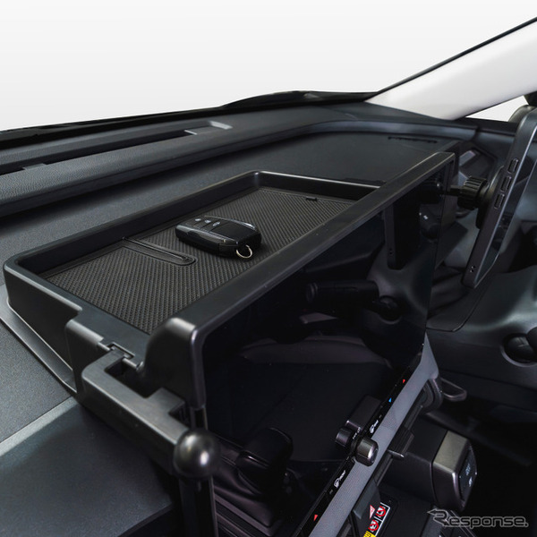 クラフトワークスの『RAV4』60系専用「ダッシュボードトレイ」
