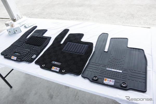 スズキ e SKY（eスカイ）のオプションフロアマット