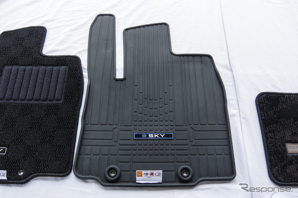 スズキ e SKY（eスカイ）のオプションフロアマット