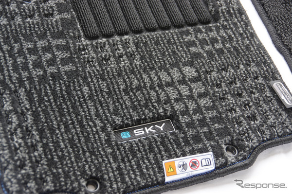 スズキ e SKY（eスカイ）のオプションフロアマット