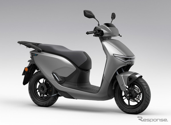 ホンダ CUV e:（プレミアムシルバーメタリック）